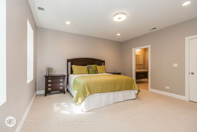 806 S Oakley Boulevard, Chicago, IL 60612