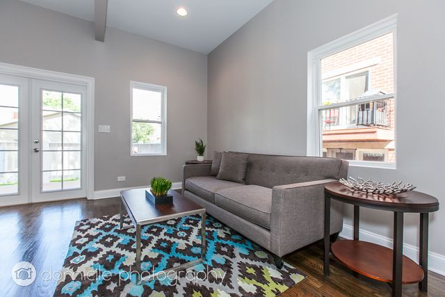 806 S Oakley Boulevard, Chicago, IL 60612