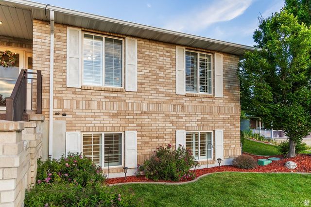402 E ALICE MAE CIR, Farmington, UT 84025