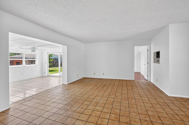 19486 Delaware Circle, Boca Raton, FL 33434