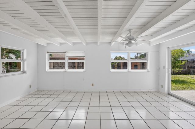 19486 Delaware Circle, Boca Raton, FL 33434