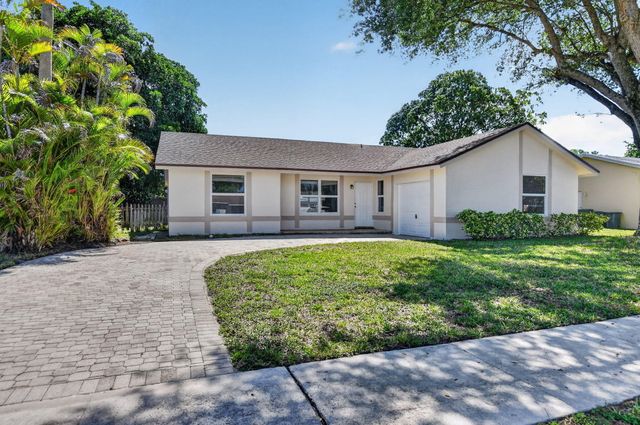 19486 Delaware Circle, Boca Raton, FL 33434