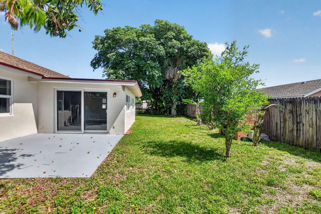 19486 Delaware Circle, Boca Raton, FL 33434