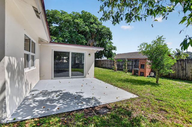 19486 Delaware Circle, Boca Raton, FL 33434