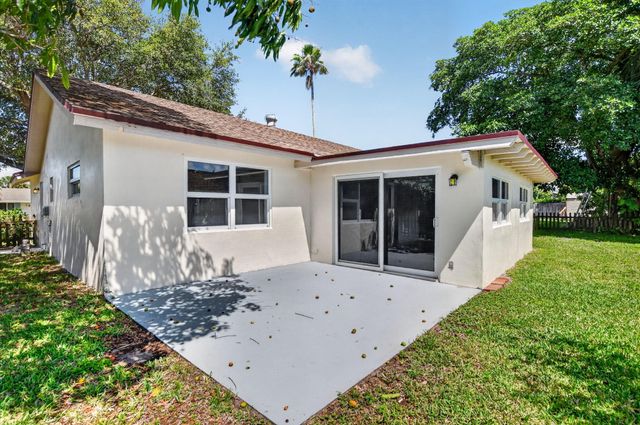 19486 Delaware Circle, Boca Raton, FL 33434