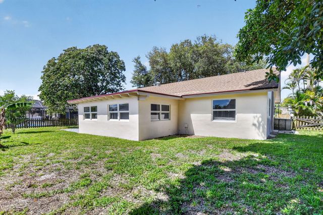 19486 Delaware Circle, Boca Raton, FL 33434