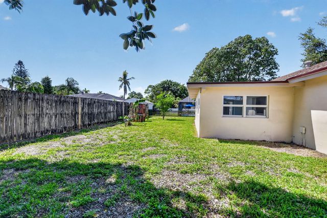 19486 Delaware Circle, Boca Raton, FL 33434