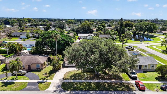 19486 Delaware Circle, Boca Raton, FL 33434