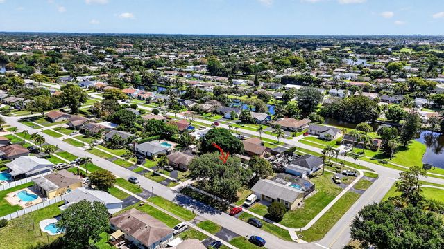 19486 Delaware Circle, Boca Raton, FL 33434