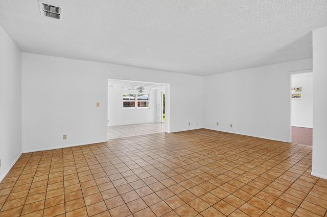19486 Delaware Circle, Boca Raton, FL 33434