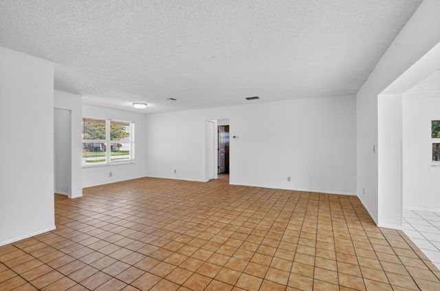 19486 Delaware Circle, Boca Raton, FL 33434