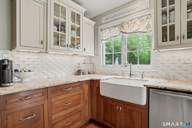 10 Snug Harbor Drive, Danbury, CT 06811
