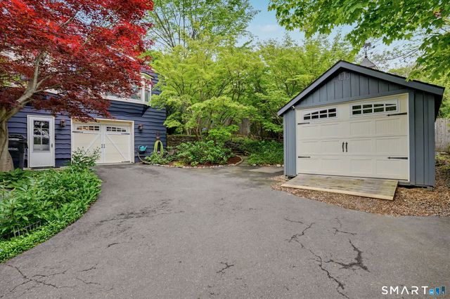 10 Snug Harbor Drive, Danbury, CT 06811