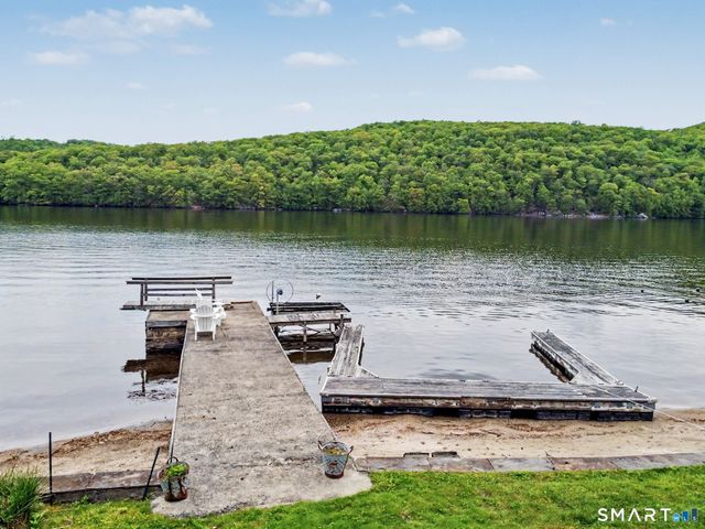 10 Snug Harbor Drive, Danbury, CT 06811