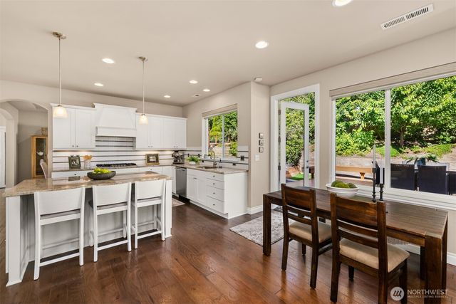 396 Ashbury Court NW, Bainbridge Island, WA 98110