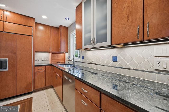 2218 WAKEROBIN LN, Reston, VA 20191