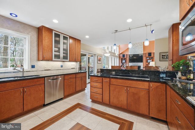 2218 WAKEROBIN LN, Reston, VA 20191