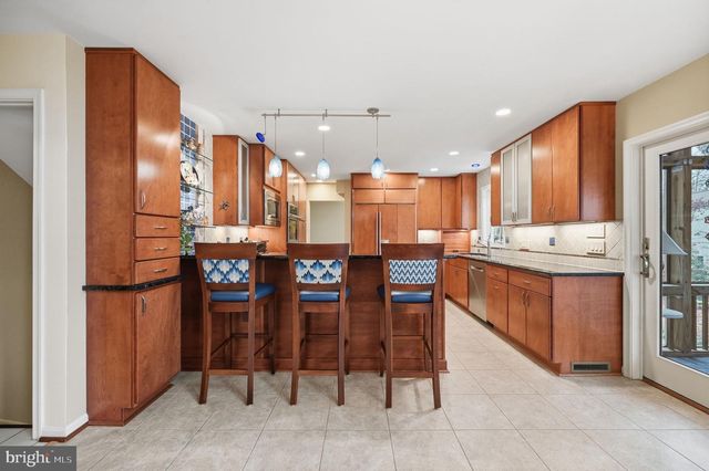 2218 WAKEROBIN LN, Reston, VA 20191