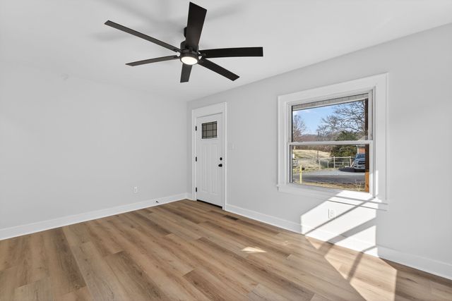 237 Mockingbird Dr, Columbia, TN 38401