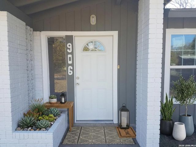906 E Petaluma Blvd, San Antonio, TX 78221