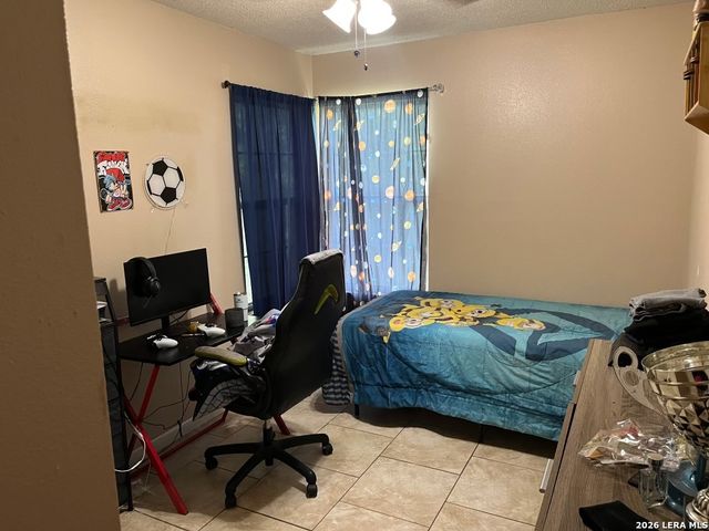 906 E Petaluma Blvd, San Antonio, TX 78221