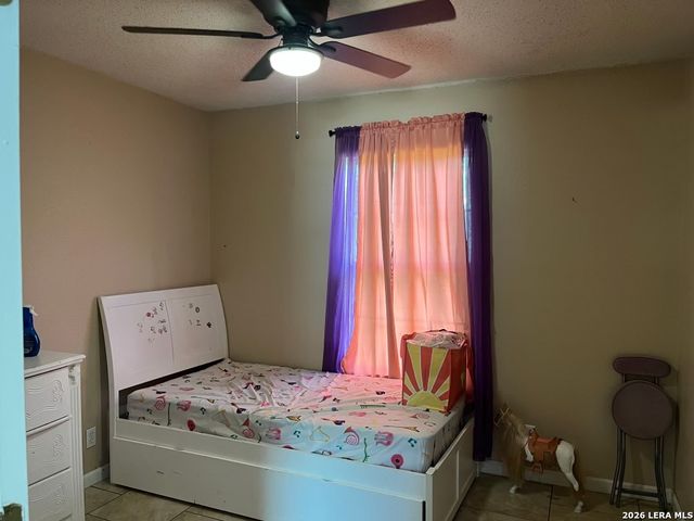 906 E Petaluma Blvd, San Antonio, TX 78221