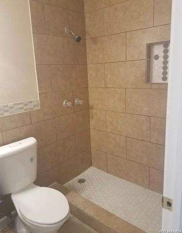 906 E Petaluma Blvd, San Antonio, TX 78221