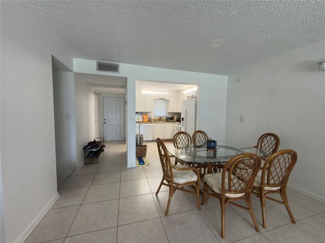9440 SW 8 Street 208, Boca Raton, FL 33428