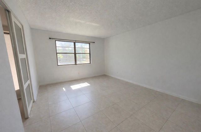 9440 SW 8 Street 208, Boca Raton, FL 33428