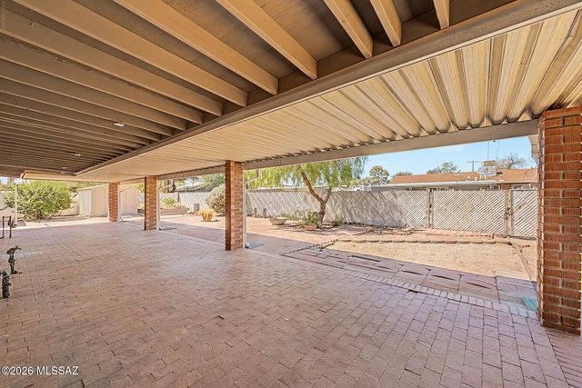 6470 E Calle Luna, Tucson, AZ 85710
