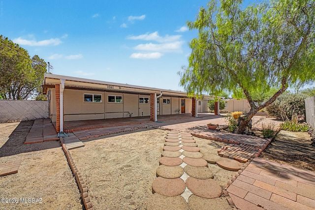 6470 E Calle Luna, Tucson, AZ 85710