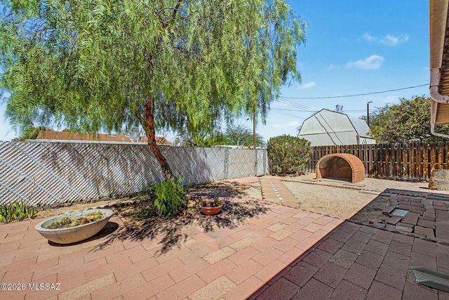 6470 E Calle Luna, Tucson, AZ 85710