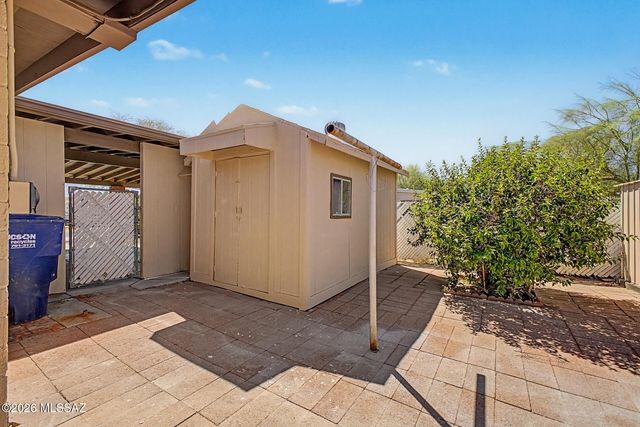 6470 E Calle Luna, Tucson, AZ 85710
