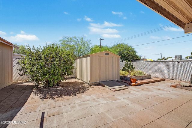 6470 E Calle Luna, Tucson, AZ 85710