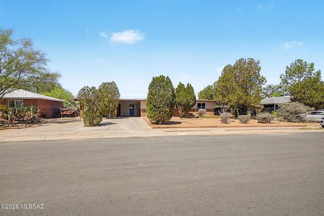 6470 E Calle Luna, Tucson, AZ 85710
