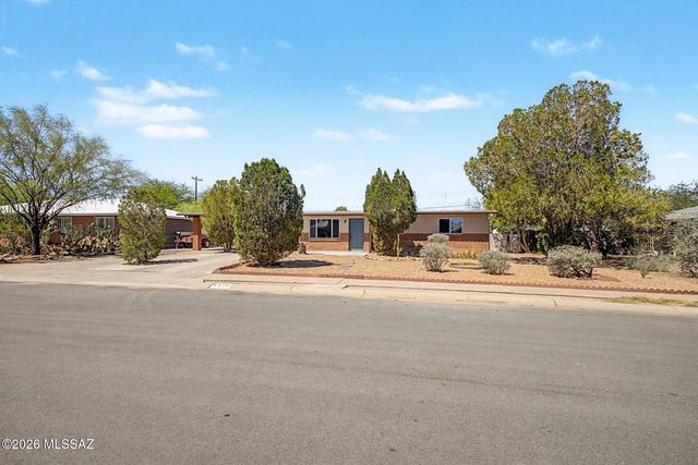 6470 E Calle Luna, Tucson, AZ 85710