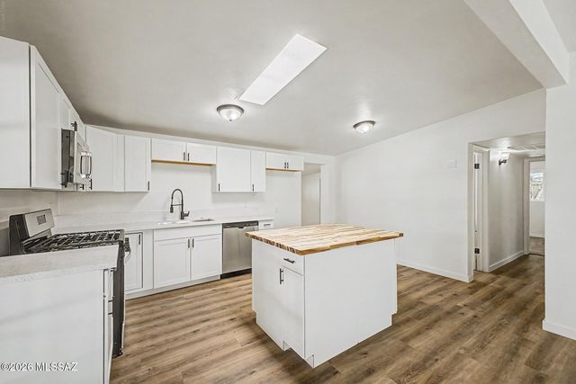 6470 E Calle Luna, Tucson, AZ 85710