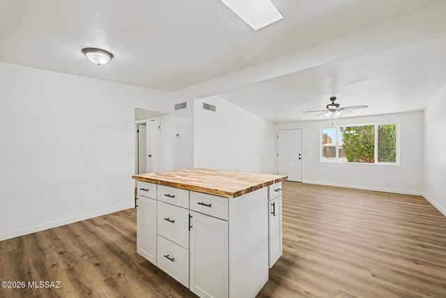 6470 E Calle Luna, Tucson, AZ 85710