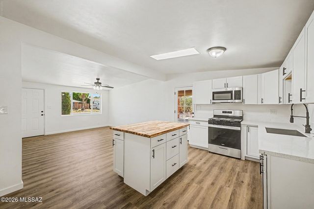 6470 E Calle Luna, Tucson, AZ 85710