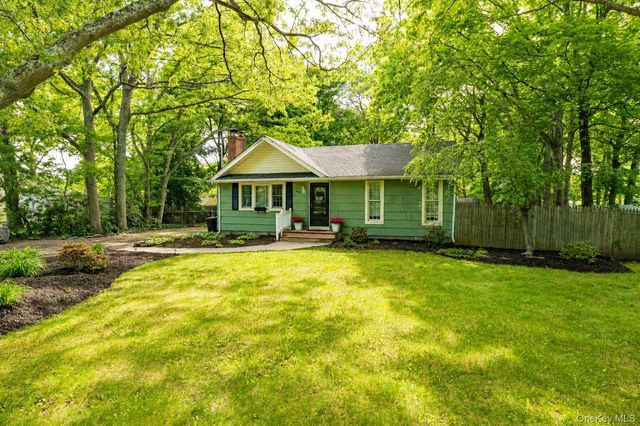 480 Miller Place Road, Miller Place, NY 11764