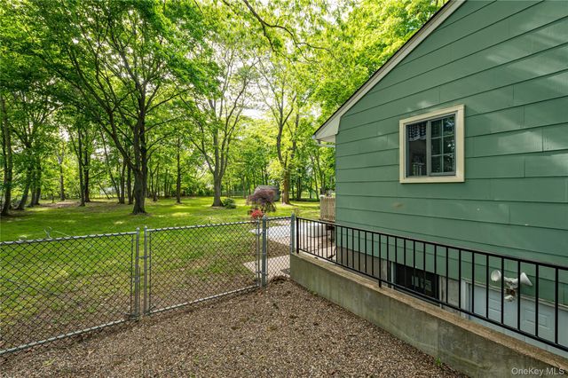 480 Miller Place Road, Miller Place, NY 11764