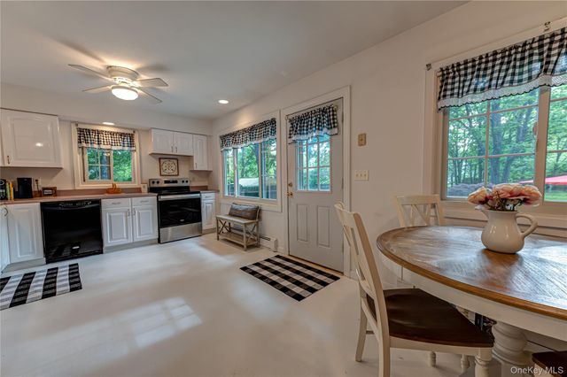 480 Miller Place Road, Miller Place, NY 11764