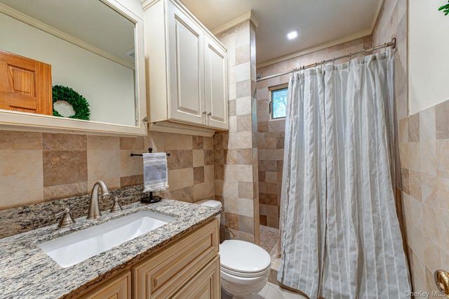 480 Miller Place Road, Miller Place, NY 11764