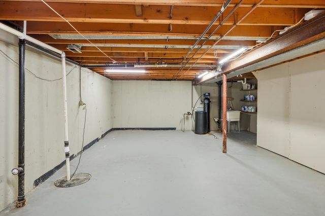 1986 Greenvalley Drive, Crown Point, IN 46307