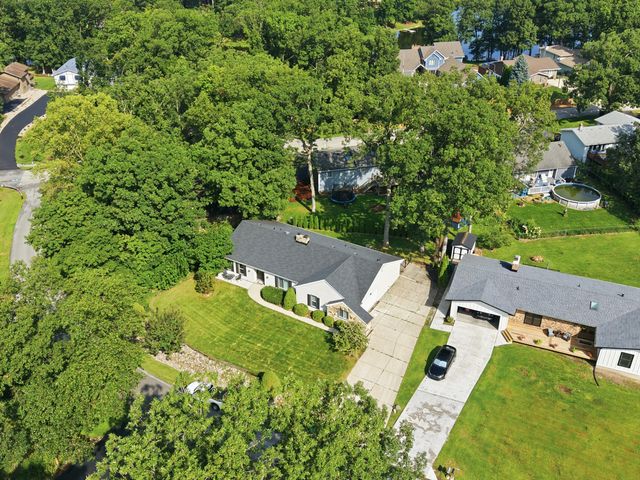 1986 Greenvalley Drive, Crown Point, IN 46307
