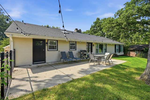 1986 Greenvalley Drive, Crown Point, IN 46307