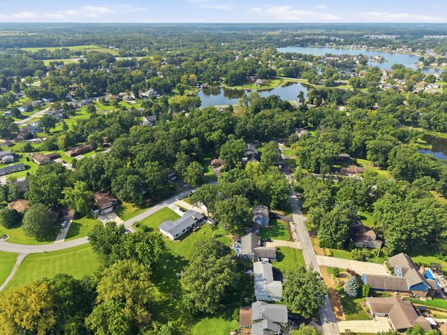 1986 Greenvalley Drive, Crown Point, IN 46307