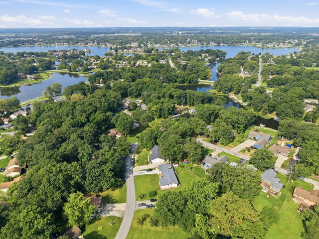 1986 Greenvalley Drive, Crown Point, IN 46307