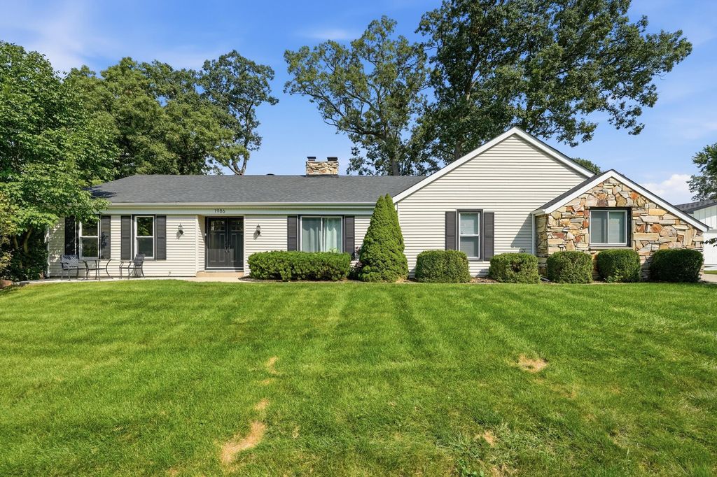 1986 Greenvalley Drive, Crown Point, IN 46307