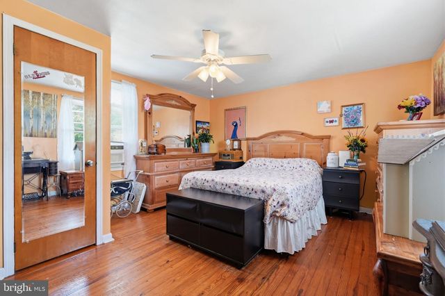 12 MILL CREEK RD, Levittown, PA 19057